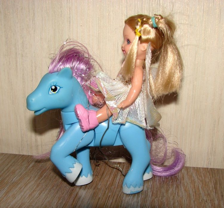 Кукла с лошадкой в отличном состоянии