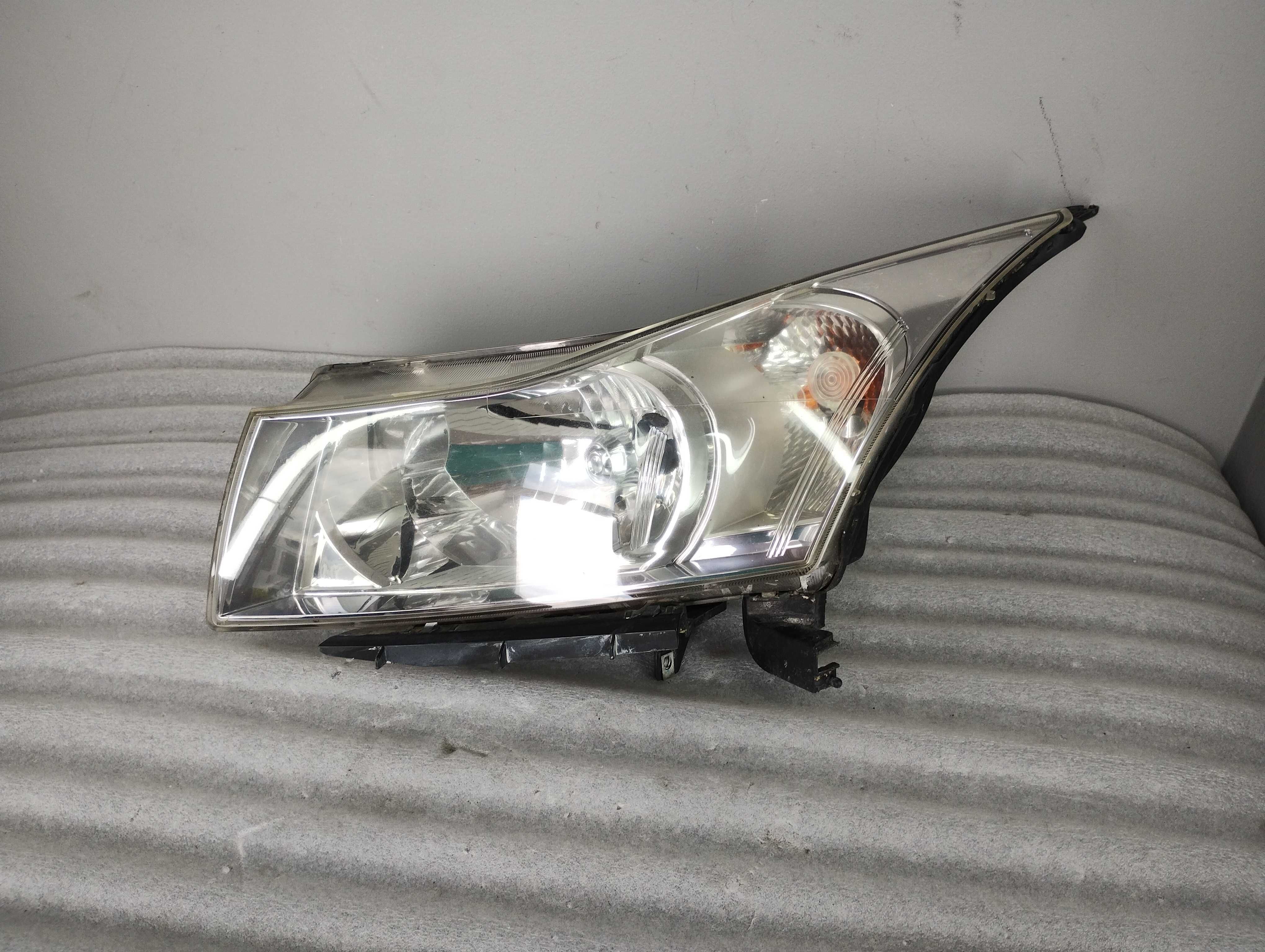 Lampa lewa Reflektor Lewy Chevrolet CRUZE I EU