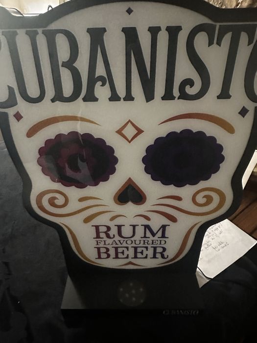 Reclamo luminoso Cubanisto