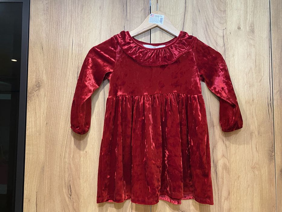 Святкова велюрова сукня на дівчинку 98-104 розміру