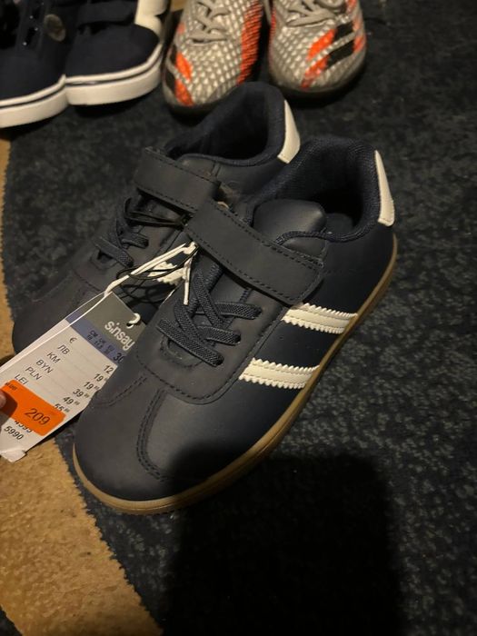 Продам кросовки 30 размера новые с биркой