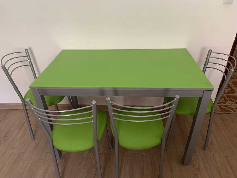 4 cadeiras cor verde