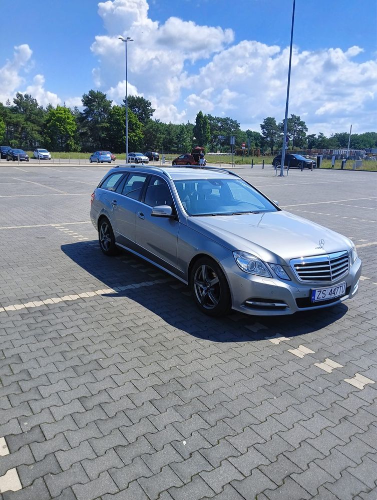 Mercedes-Benz E W212 Avantgarde E200 CGI • 2012 •  Bezwypadkowy