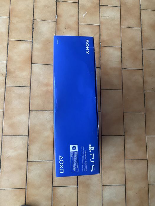 Caixa consola Ps5 c/nova