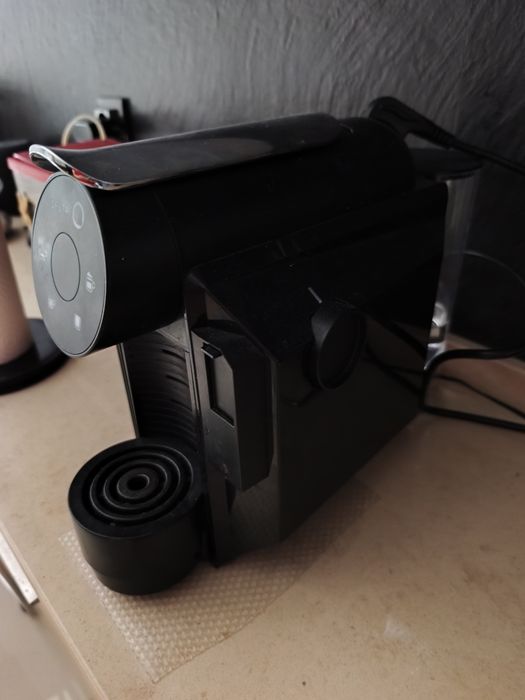 Máquina de Café Delta Q Mini MilkQool Preto