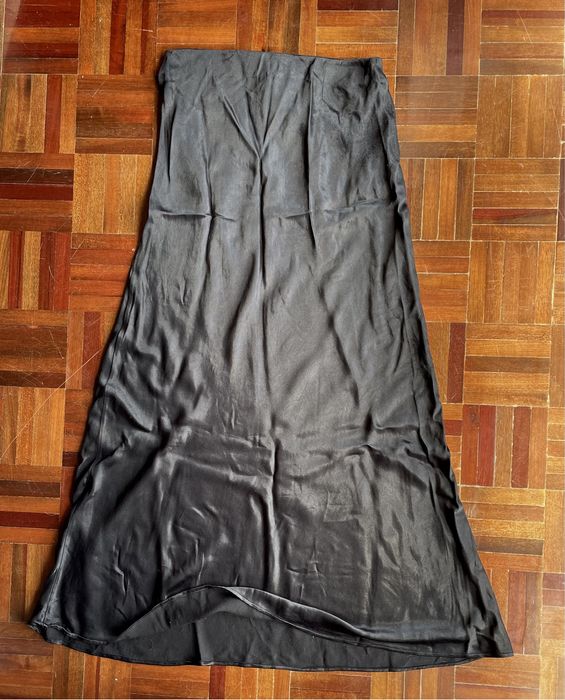 Saia comprida preta de cetim (H&M, tamanho S)