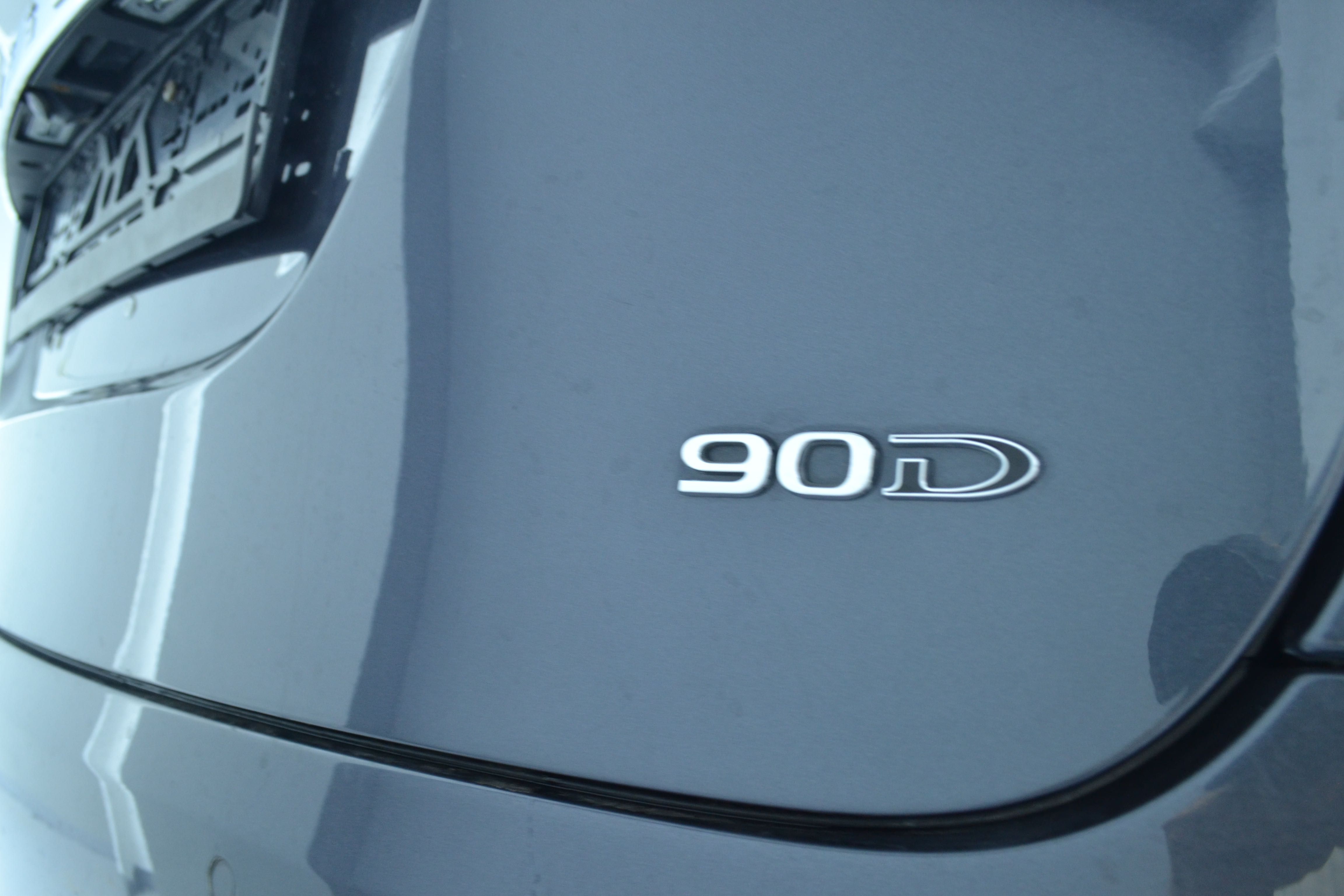 Tesla Model X 90D