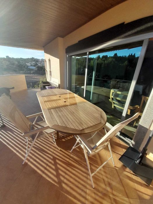 Mesa de jardim extensível em madeira de acácia maciça