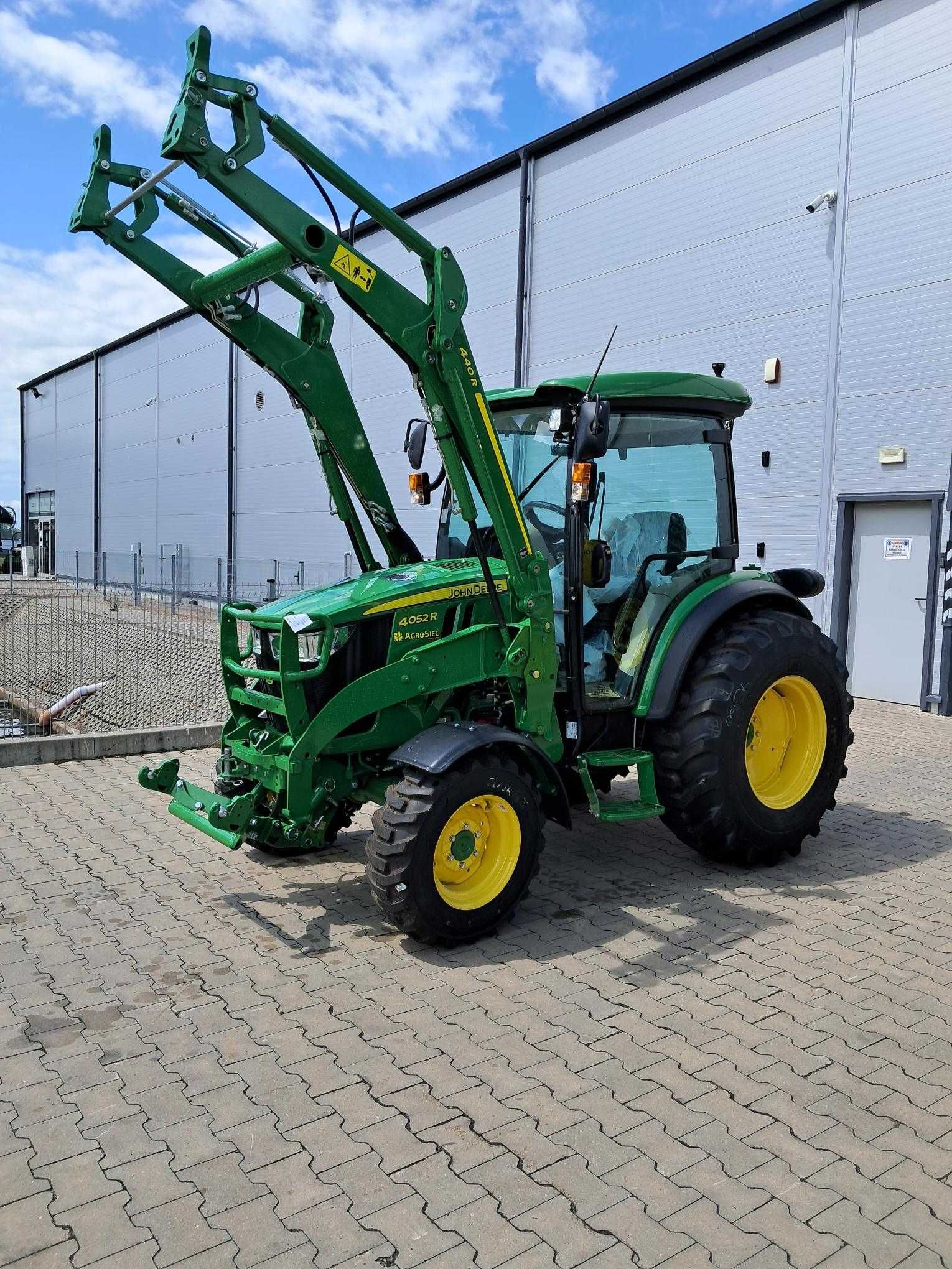 Ciągnik kompaktowy John Deere 4052R NOWY z ładowaczem i TUZem