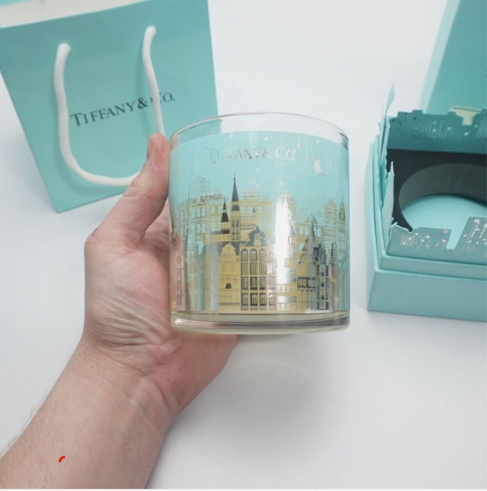 Свічка подарункова Tiffany & Co з ароматом кедра. Міський пейзаж