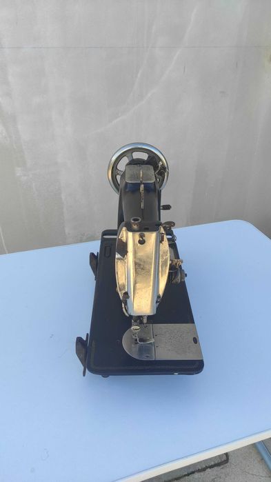 Máquina de Custura -  Oliva