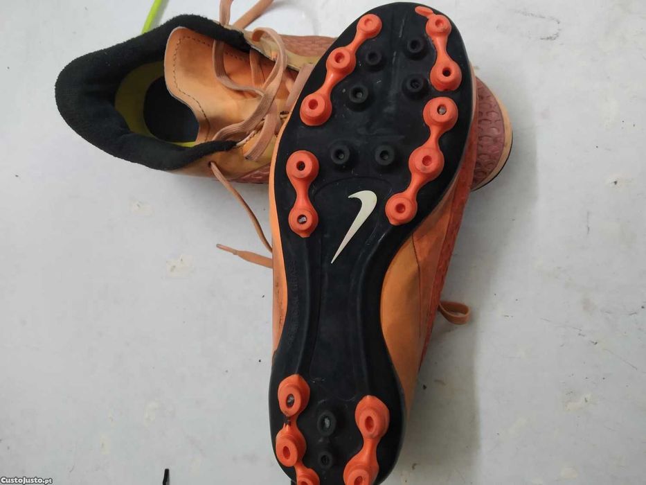 ***2 pares chuteiras nike, 38 desocupar***