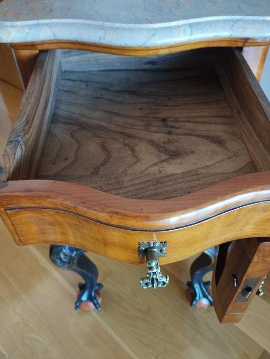 Mesinha de cabeceira