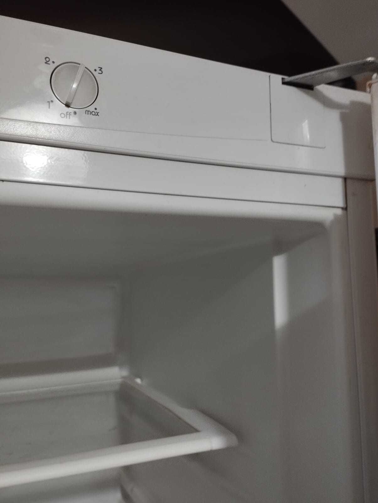 Lodówka Polar P MAX189 A+ z zamrażalnikiem dolnym