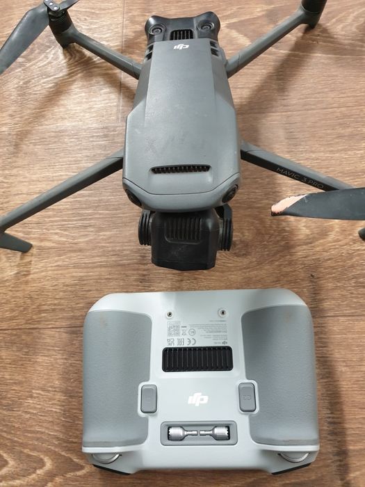 Квадрокоптер DJI Mavic 3 Pro