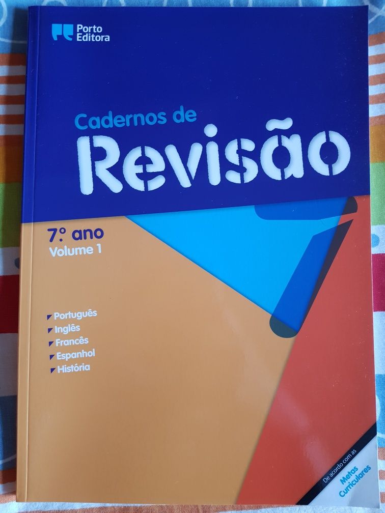 Livros de preparação para exame ou revisões novos.