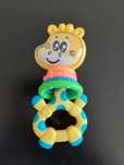 Roca, mordedor, chocalho Girafa Gilby Chicco