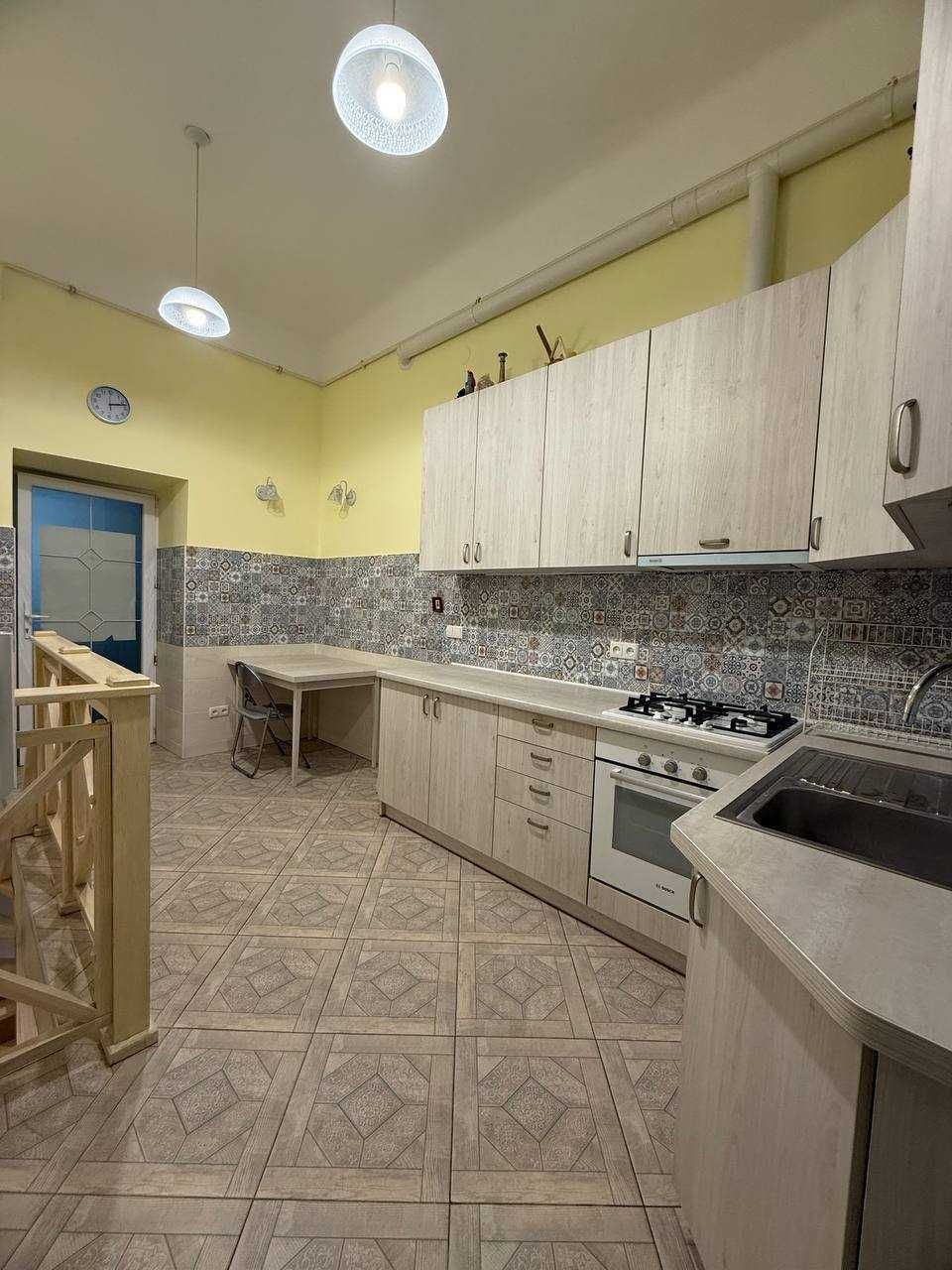 Продаж 1 кімнатної квартири + кабінет вул. Донцова (центр)
