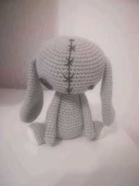 Coelho voodoo em crochet amigurumi