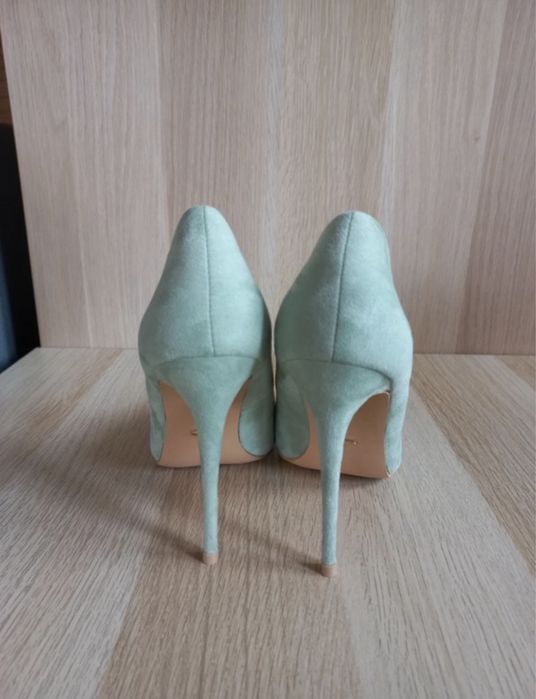 Nowe szpilki miętowe DeeZee r.37