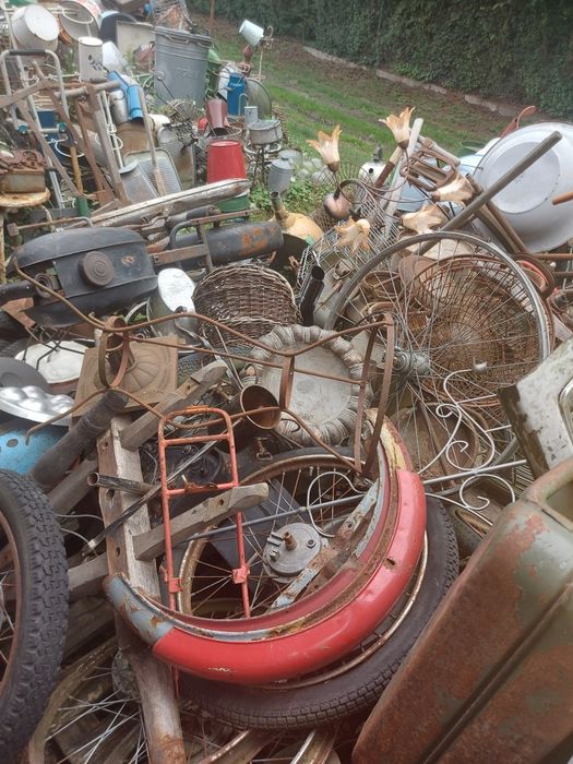 Wyprzedaż garażowa różności