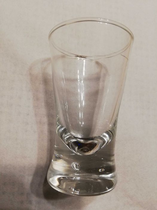 Tacka szklana pod kieliszki