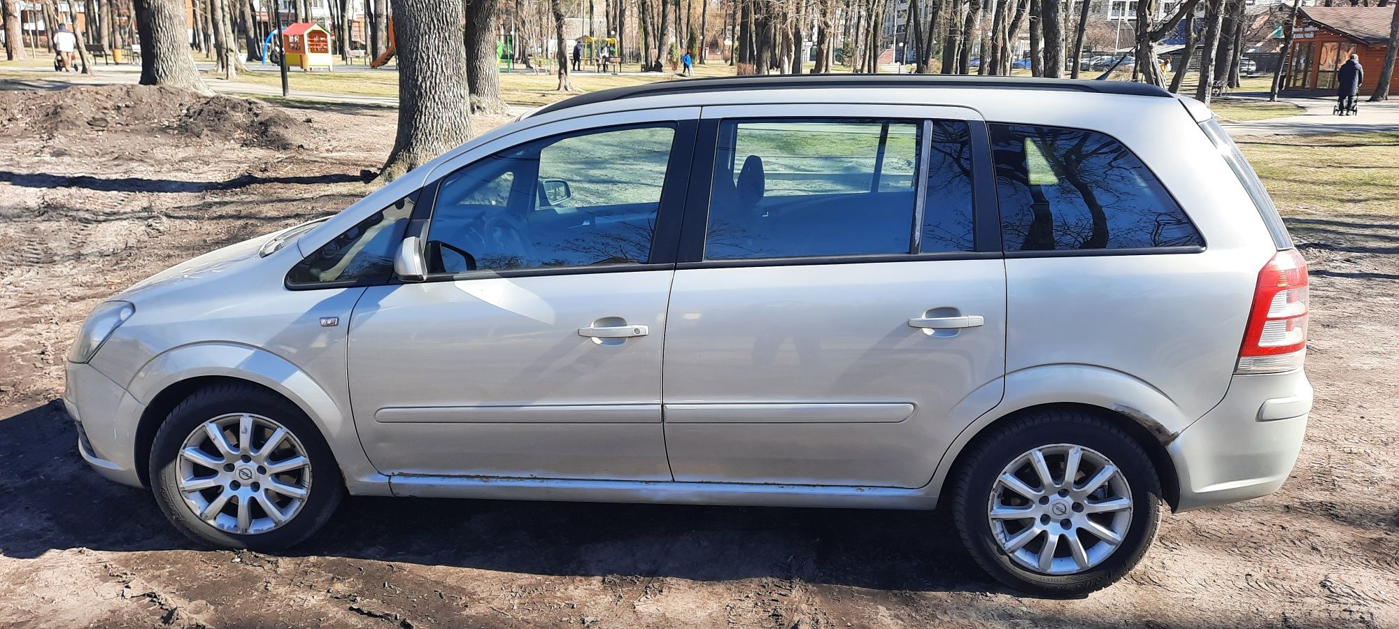 Opel Zafira 3 поколение