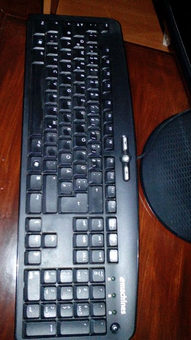 Monitor , teclado e rato pa pc td como novo