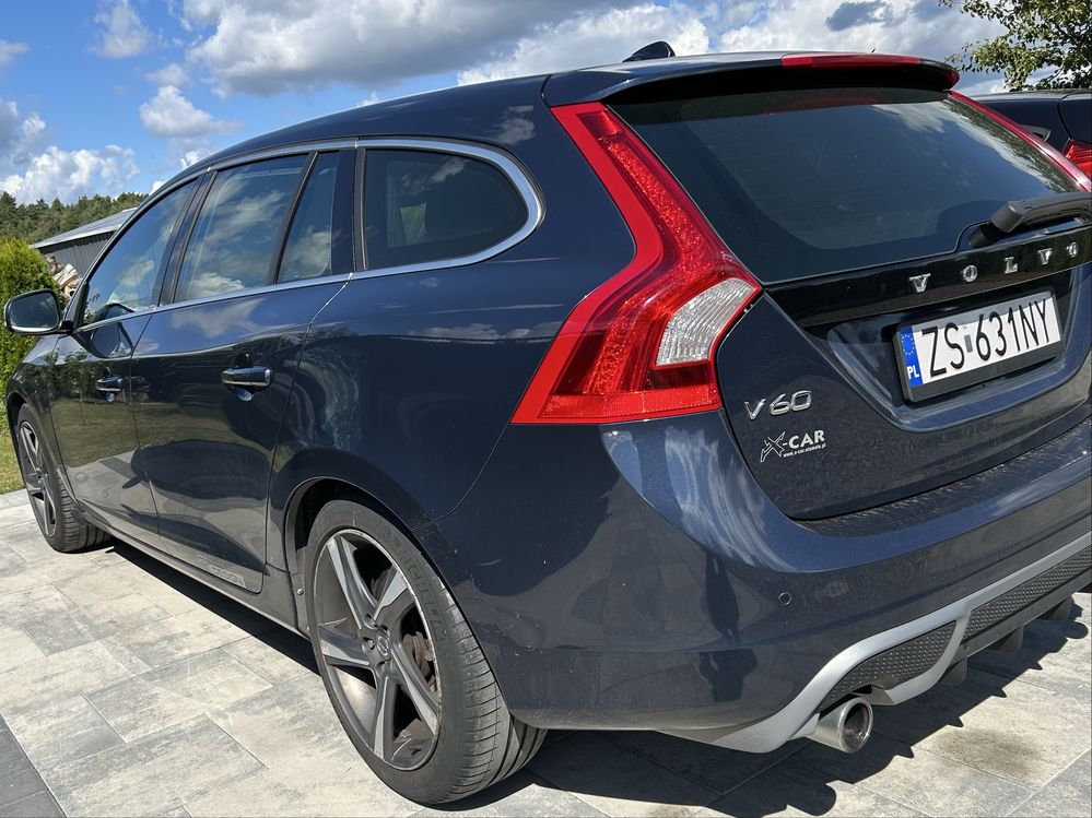Sprzedam Volvo V60 D4 AWD R- DESING 2,4 cm3 D5 120 kW 163kM