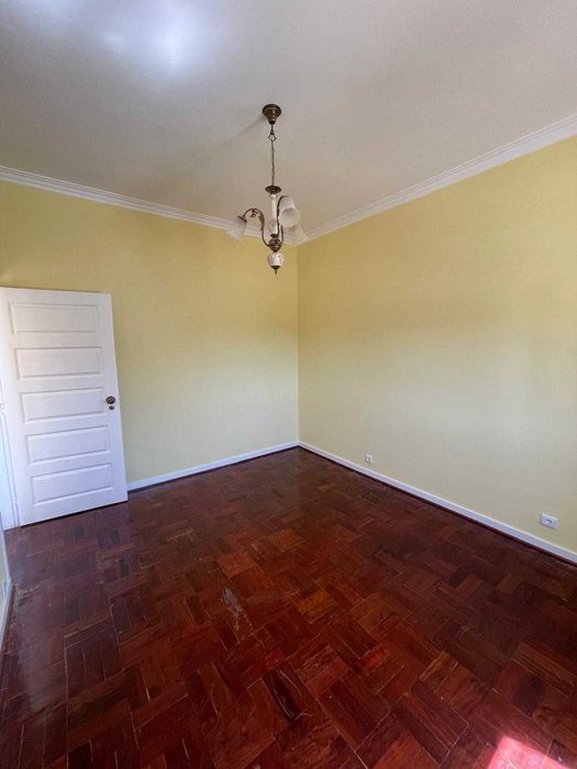 Arrenda-se apartamento em zona calma