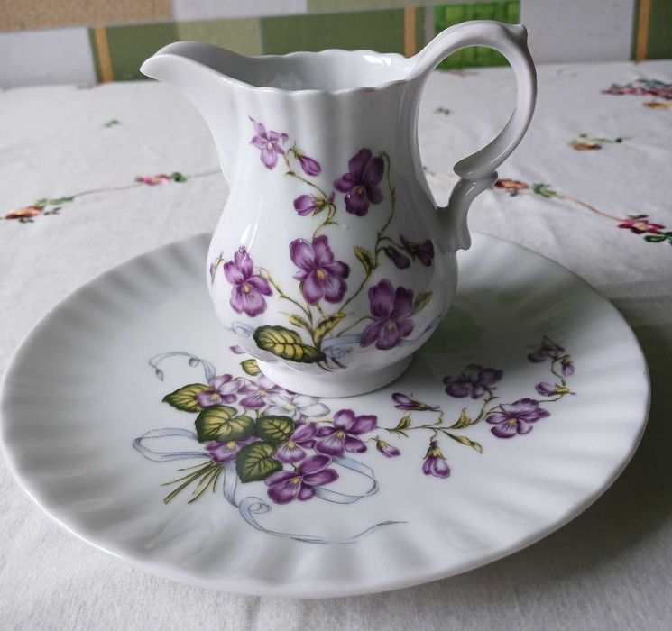 фіалковий набір, овальні блюда та солонки