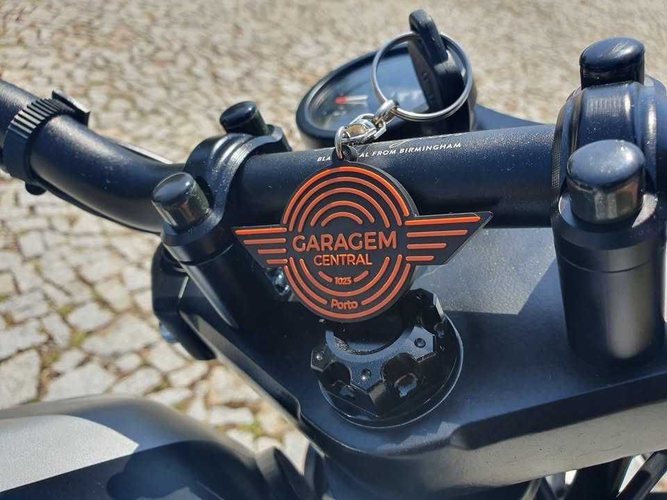 Mutt Akita 125, ano 2022, em excelente estado.