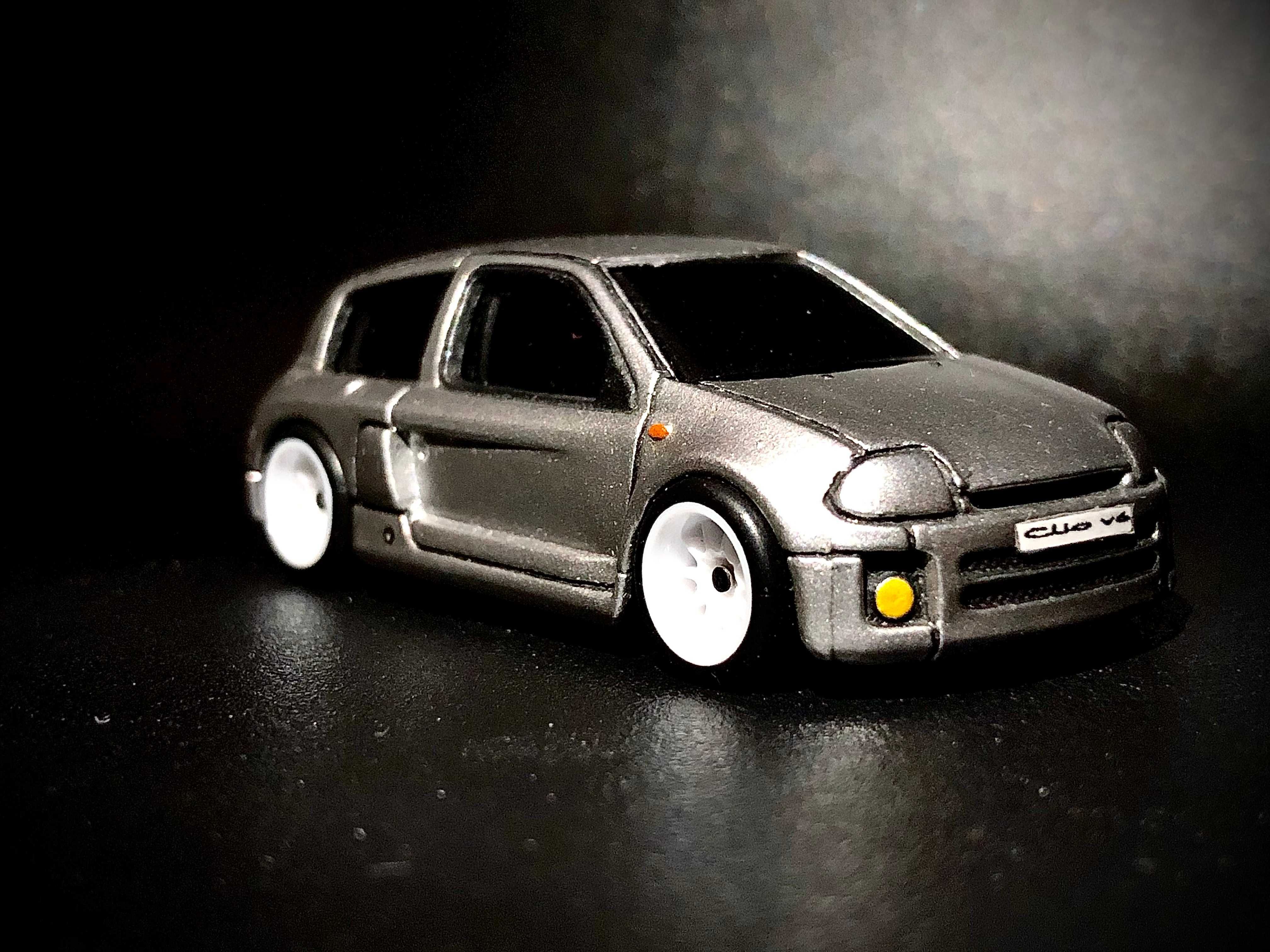 Renault Clio V6 1:64 Maisto Custom model jak Premium