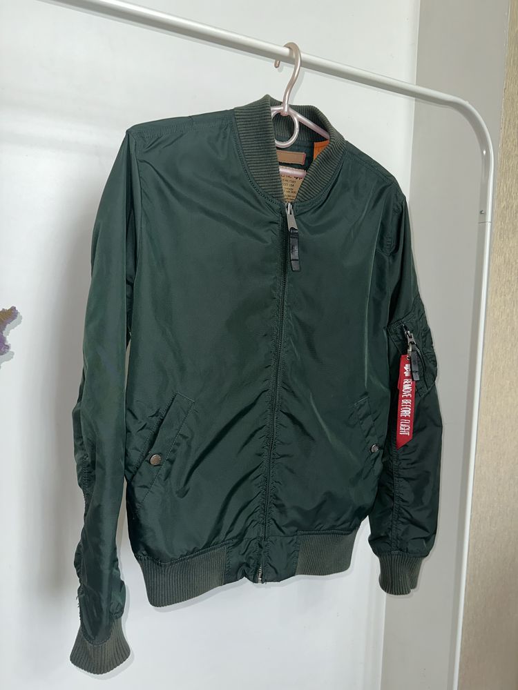 Нейлоновий бомбер Alpha Industries nylon green оригинал с лентой