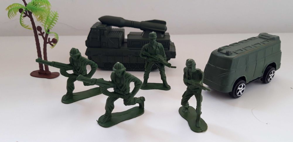 Brinquedo Vintage, soldados plásticos - Artigo NOVO e selado.