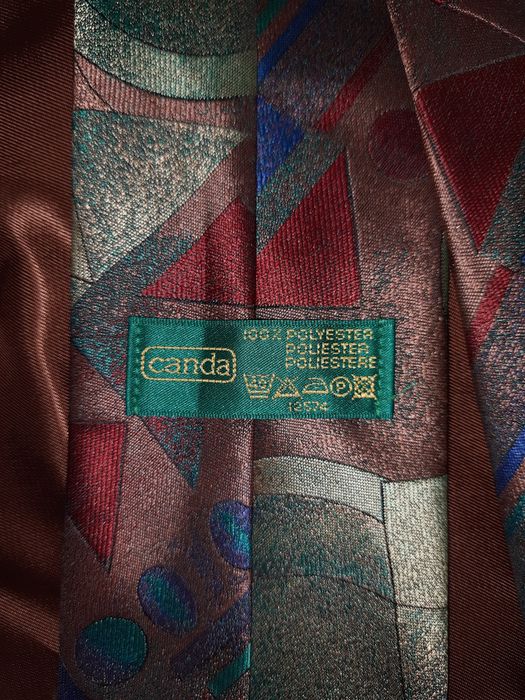 Галстук с геометричными фигурами