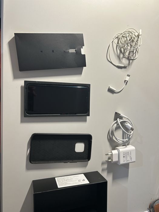 Telefon HUAWEI Mate20 Pro + zestaw akcesoriów