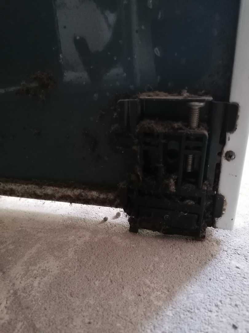 Portas de roupeiro em metal e com espelho