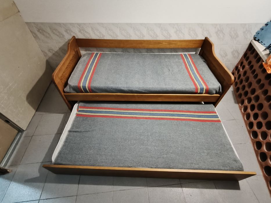 Cama /sofá  madeira natural