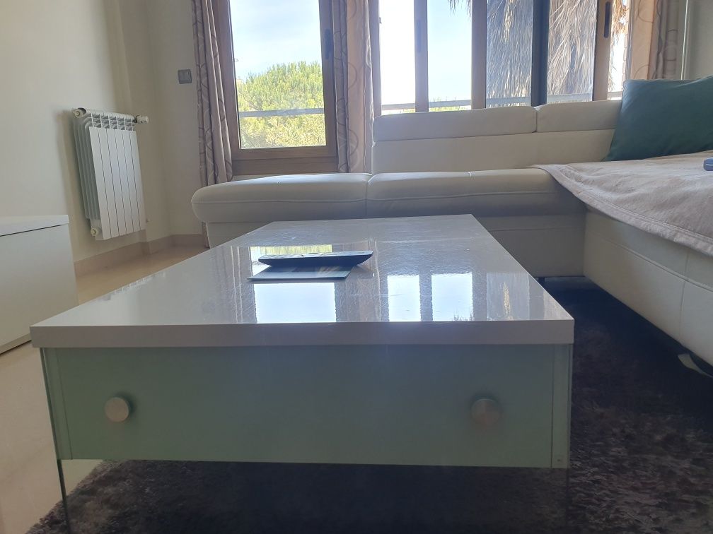 Mesa de sala branca