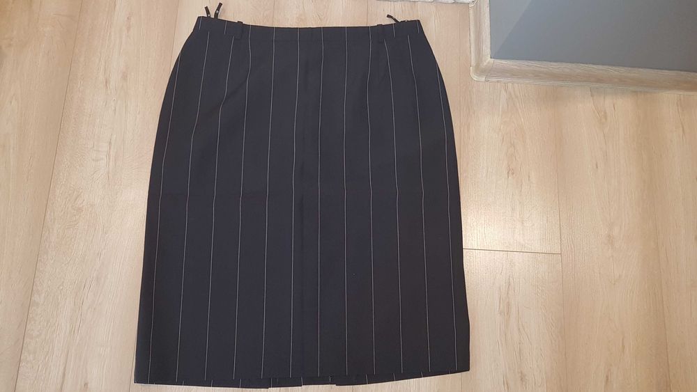Granatowa spódnica w paski rom. 46