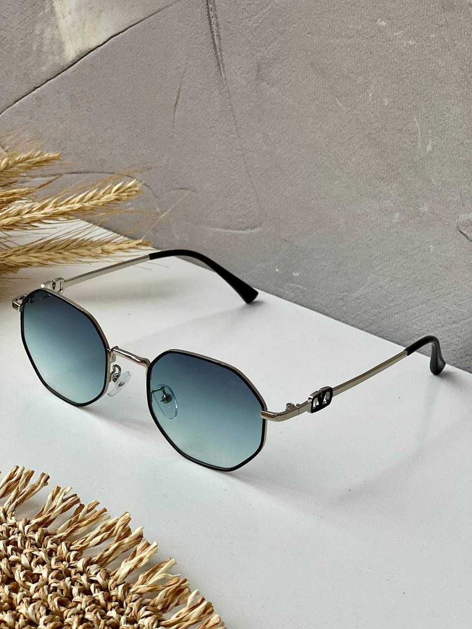 Сонцезахисні окуляри «Valentino»