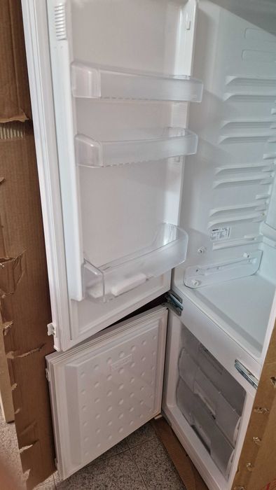 Frigorífico combinado de encastrar, usado