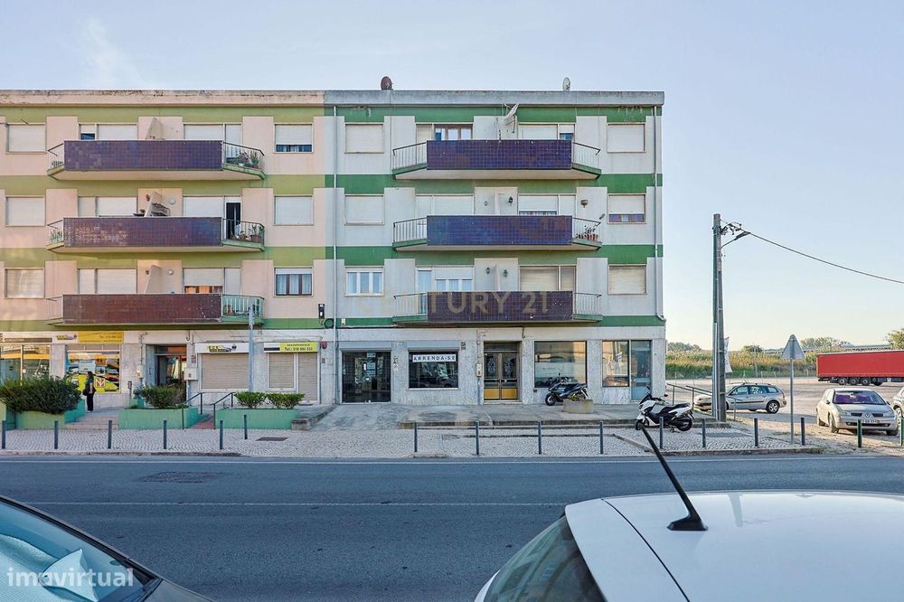 Apto T3 em Coina com Excelente Localização