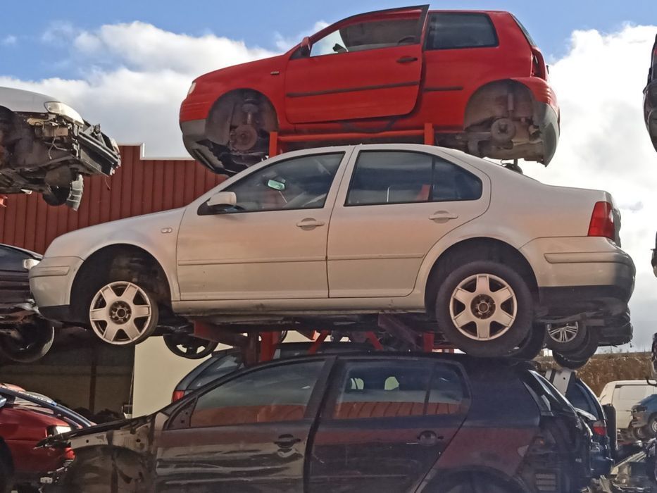 VW Bora 1.9 TDI      .