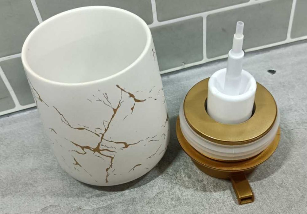 Дозатор из керамики для жидкого мыла