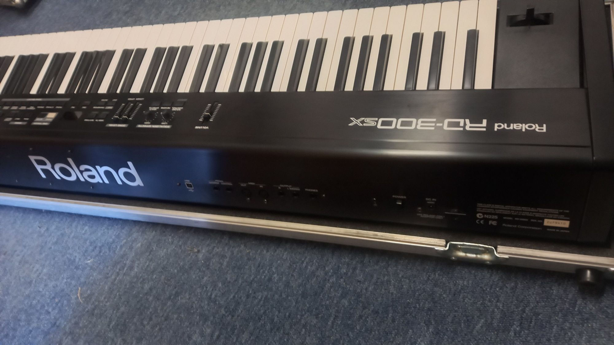Roland RD-300sx + case