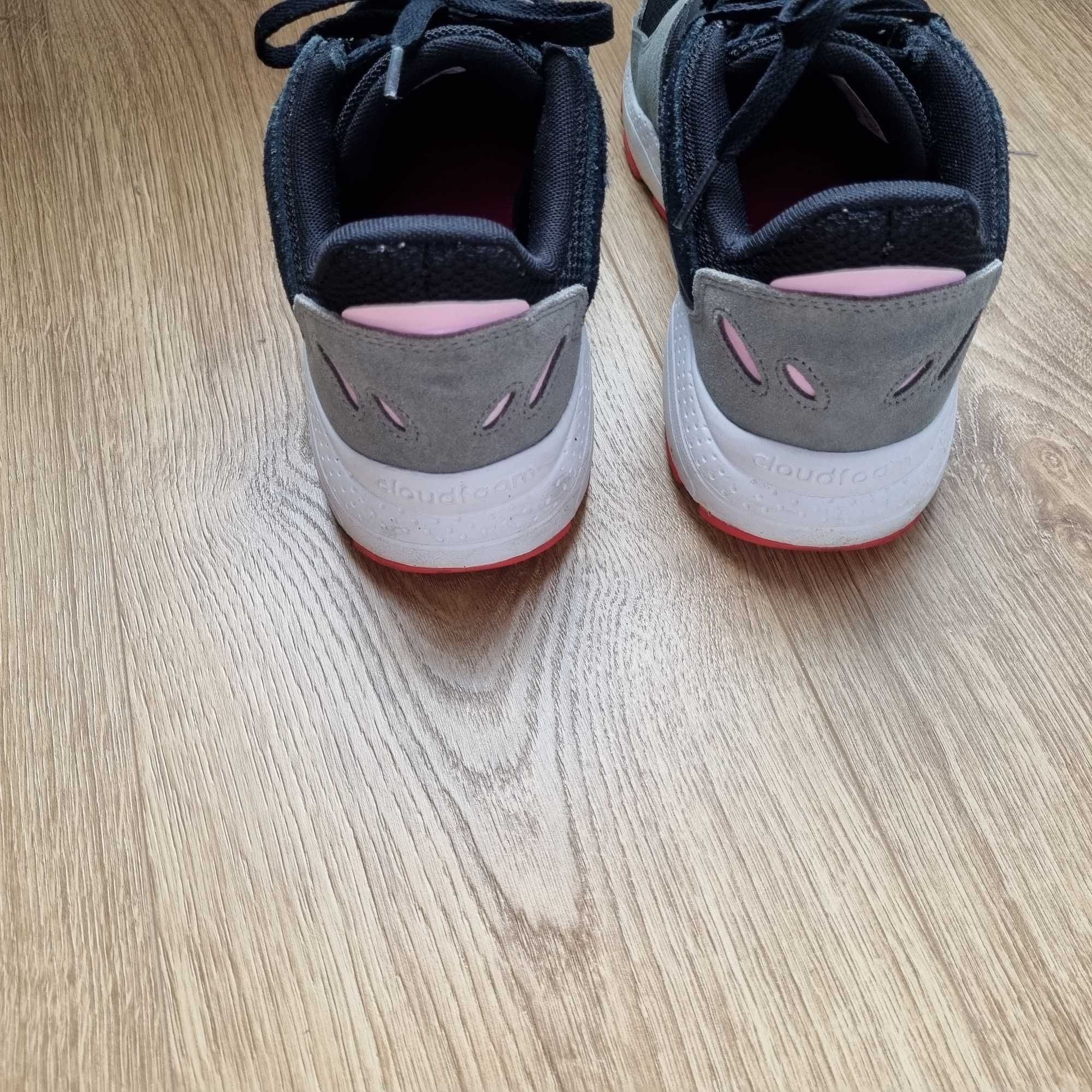 Ténis Adidas 41 cloud foam