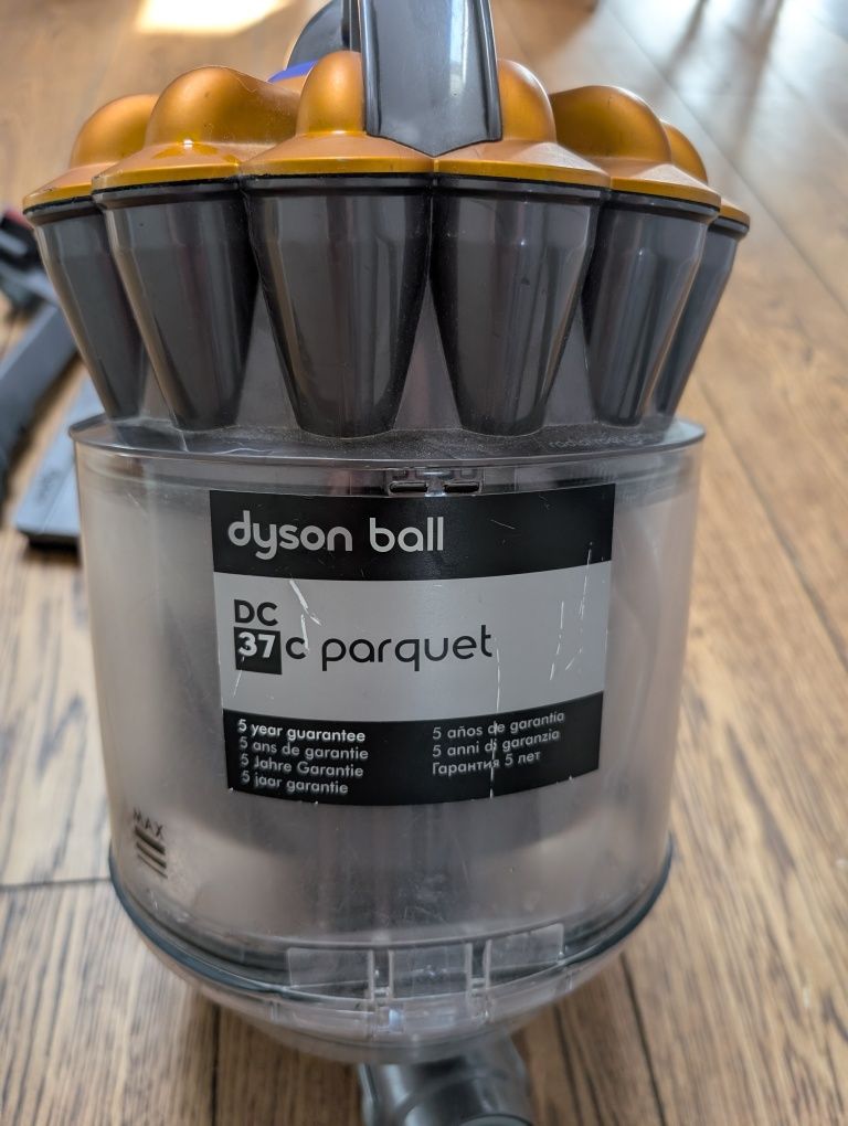 Dyson DC37c parquet