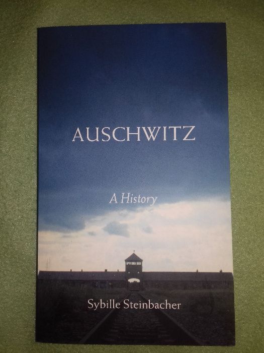 Książka o Auschwitz pt. "A history" (w języku angielskim)